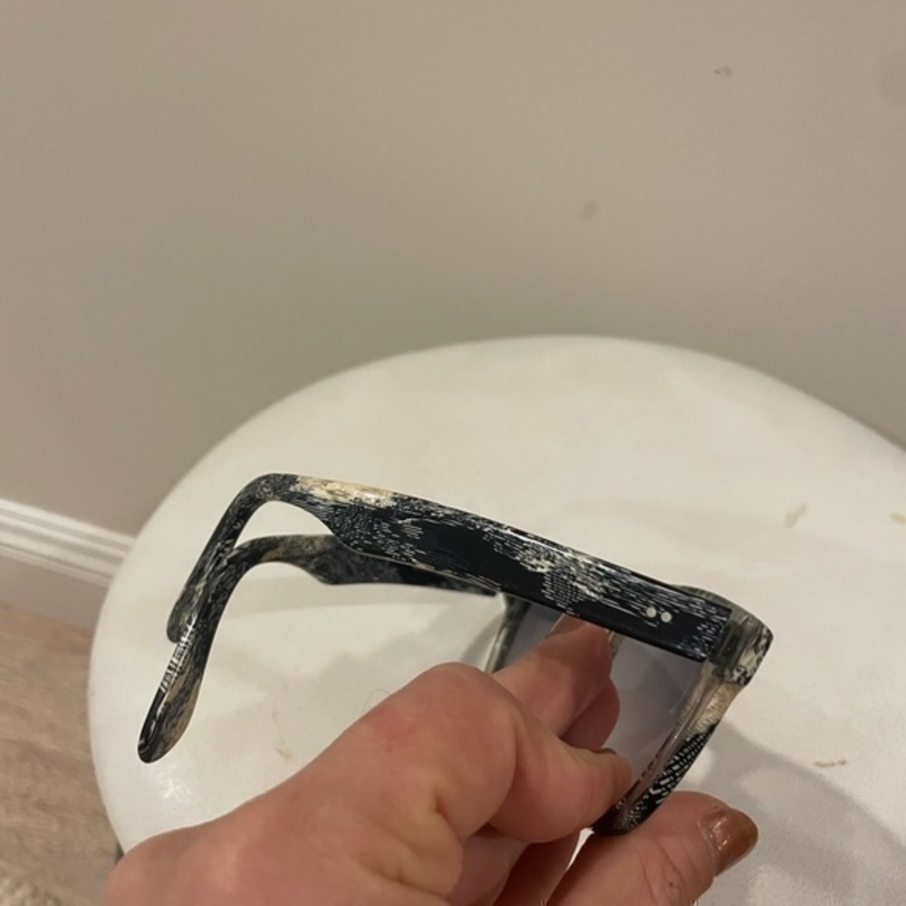 Sunglasses - Picture 4 of 7